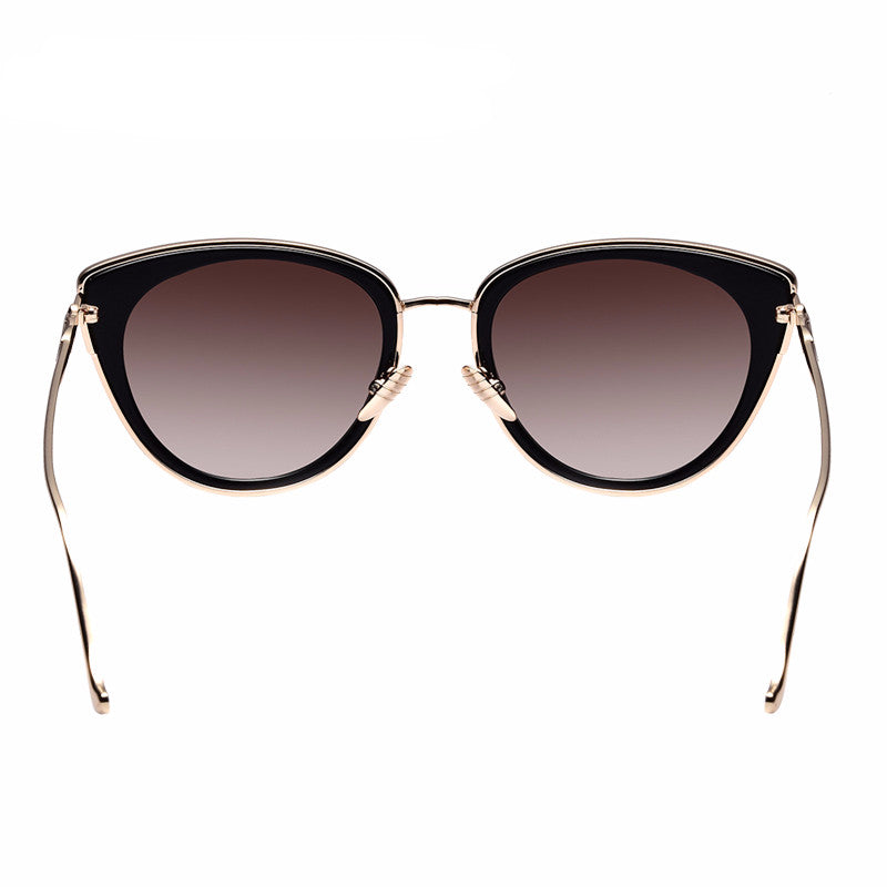 Sonnenbrille mit Metallrahmen