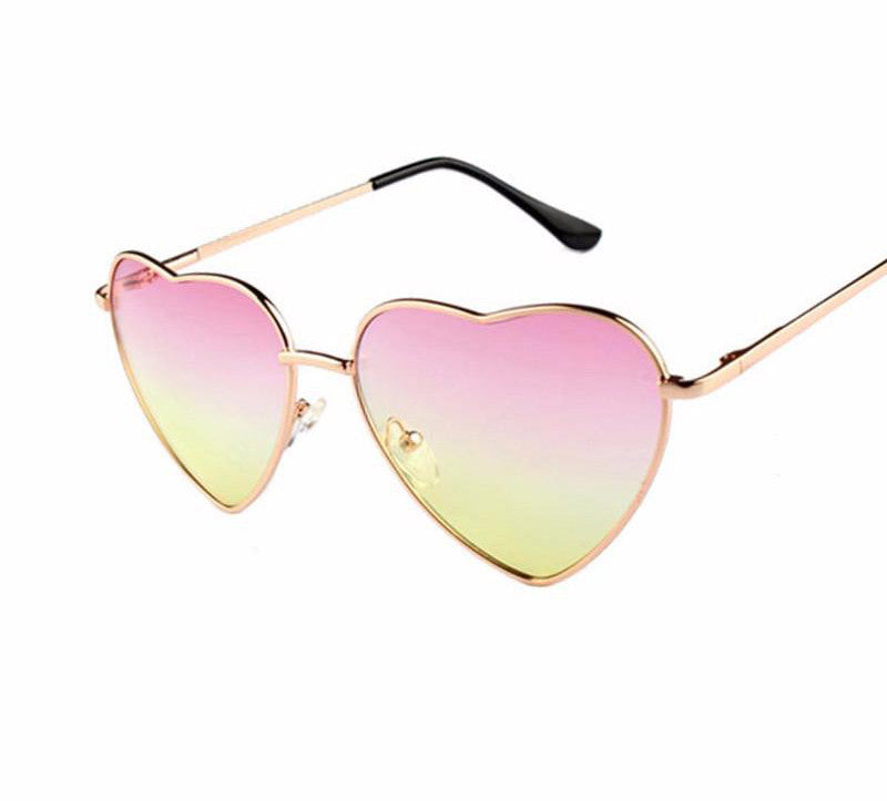 Reflektierende Sonnenbrille mit Herzmotiv