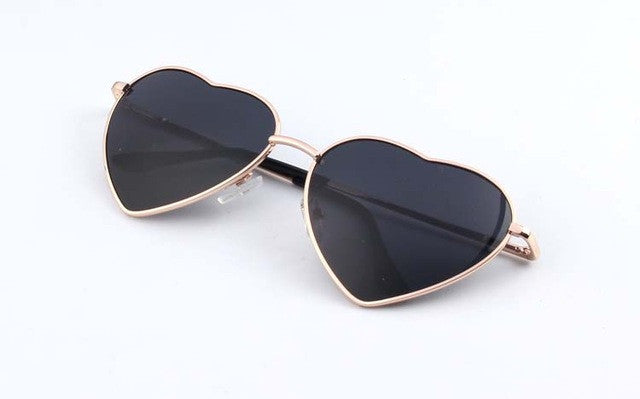 Reflektierende Sonnenbrille mit Herzmotiv
