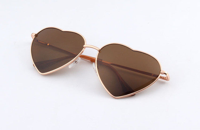 Reflektierende Sonnenbrille mit Herzmotiv