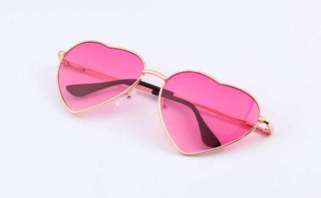 Reflektierende Sonnenbrille mit Herzmotiv