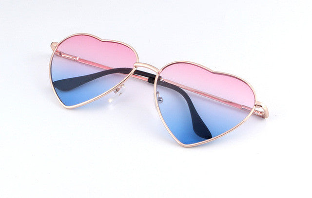 Reflektierende Sonnenbrille mit Herzmotiv