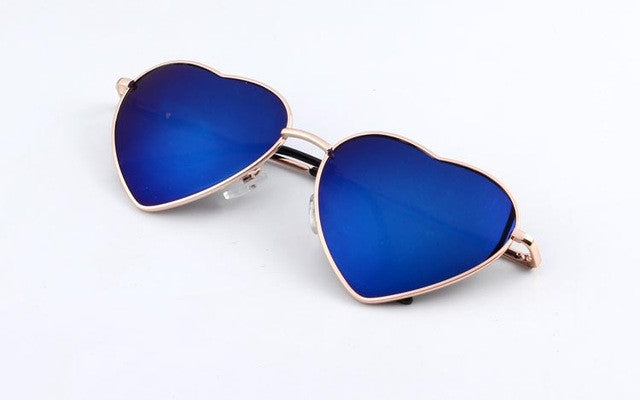 Reflektierende Sonnenbrille mit Herzmotiv