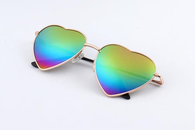 Reflektierende Sonnenbrille mit Herzmotiv