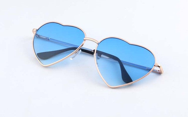 Reflektierende Sonnenbrille mit Herzmotiv