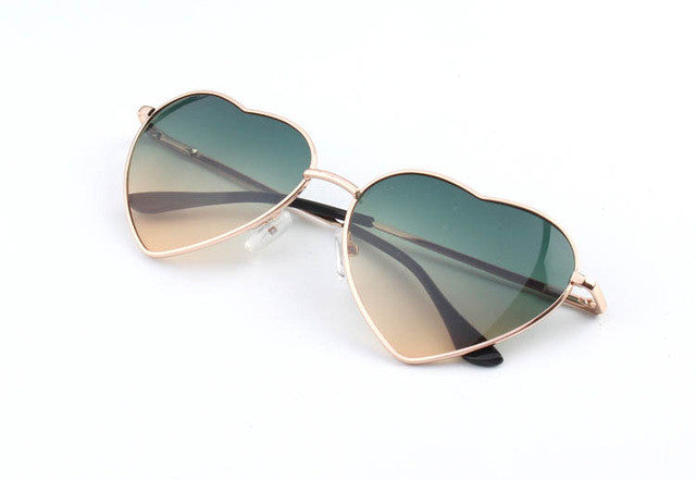 Reflektierende Sonnenbrille mit Herzmotiv