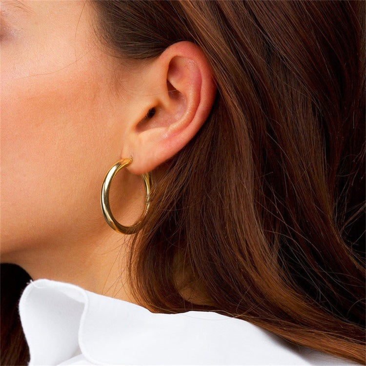 Conjunto de pendientes de aro clásicos