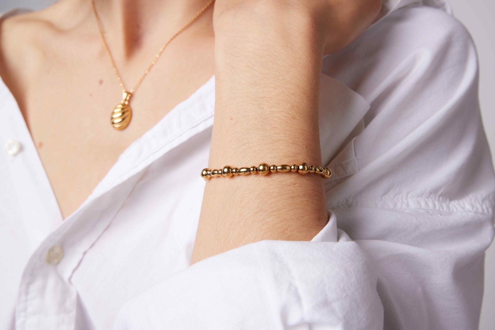 Pulsera de botón de oro 