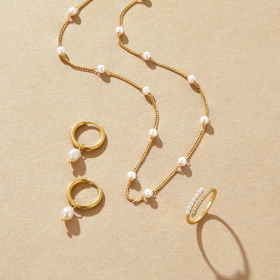 Naomi Pearl Necklace