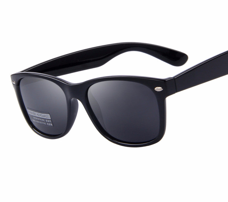 Polarisierte Retro-Sonnenbrille mit Nieten
