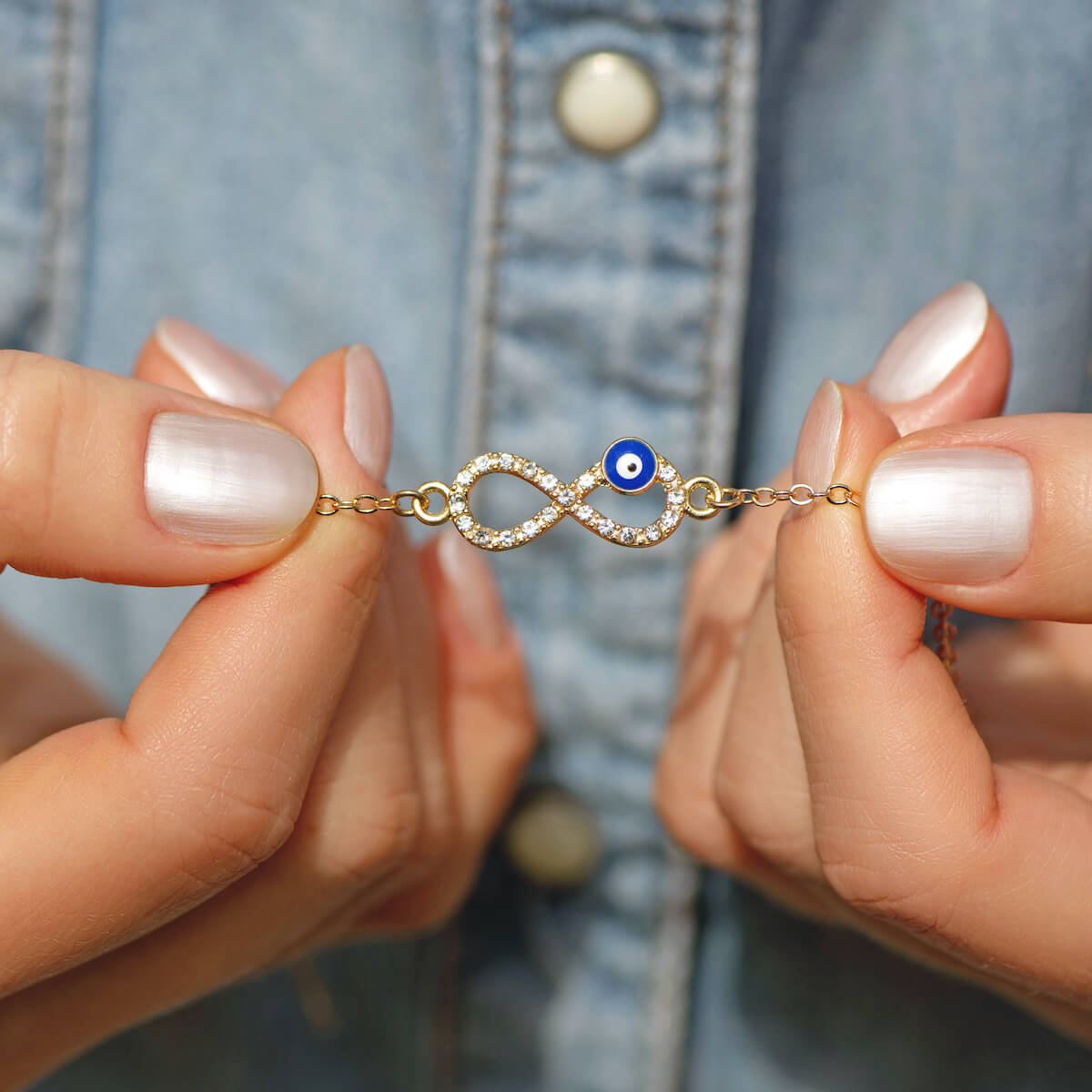 Pulsera de infinito con mal de ojo