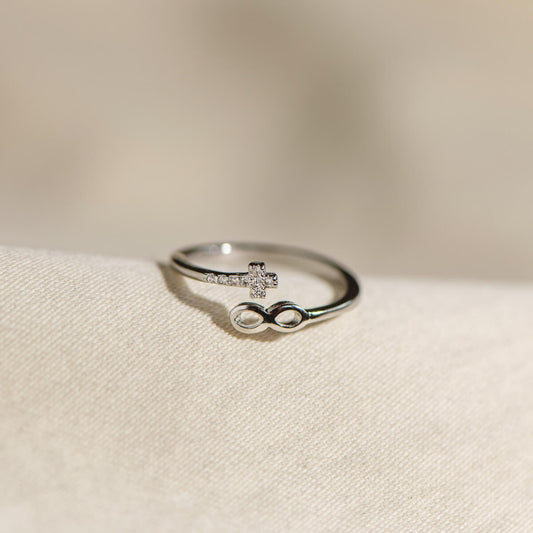 Anillo de cruz infinita 