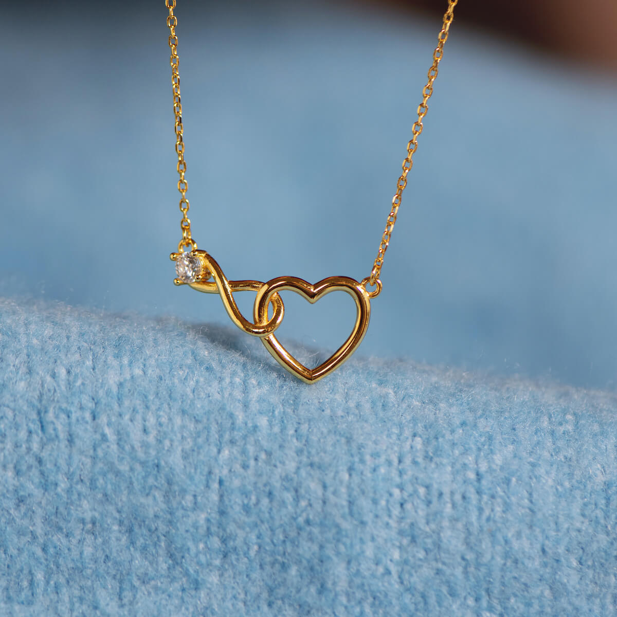 Collar de corazón infinito