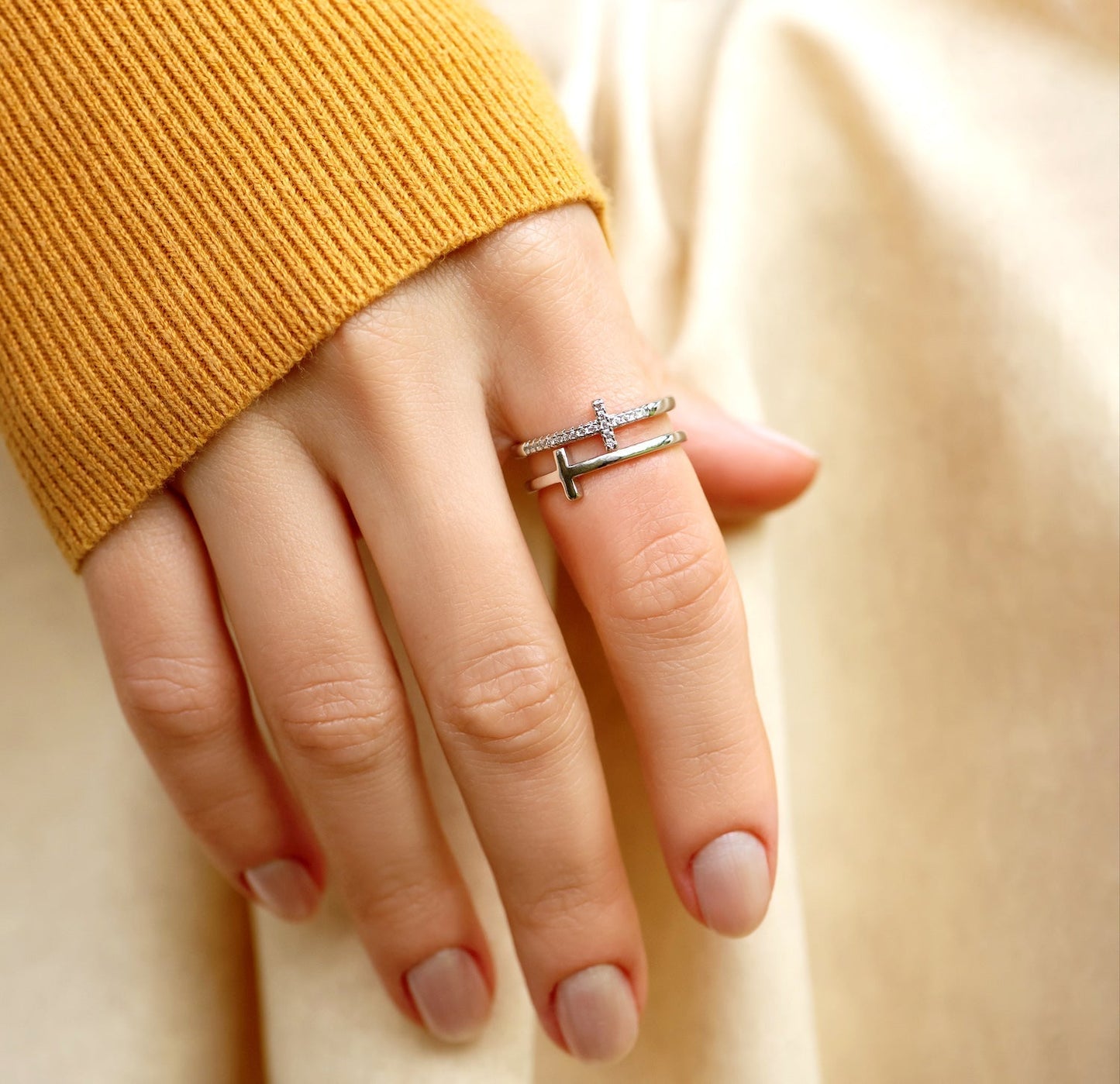 Anillo de cruz de dos bandas "Pray Through It"