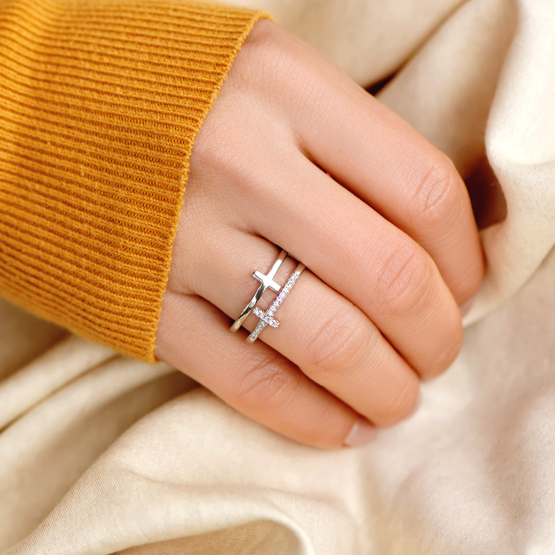 Anillo de cruz de dos bandas "Pray Through It" 