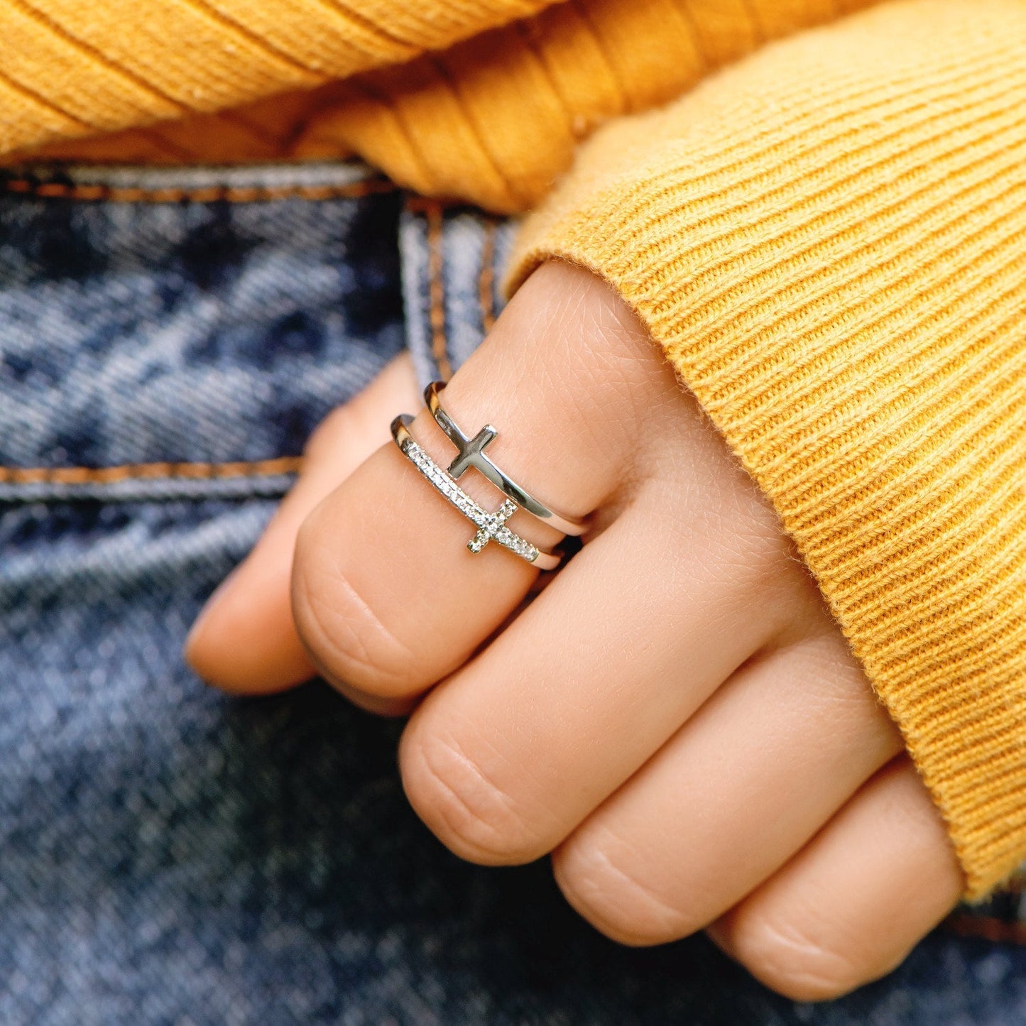 Anillo de cruz de dos bandas "Pray Through It"