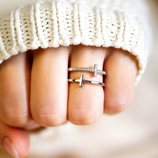 Anillo de cruz de dos bandas "Pray Through It"
