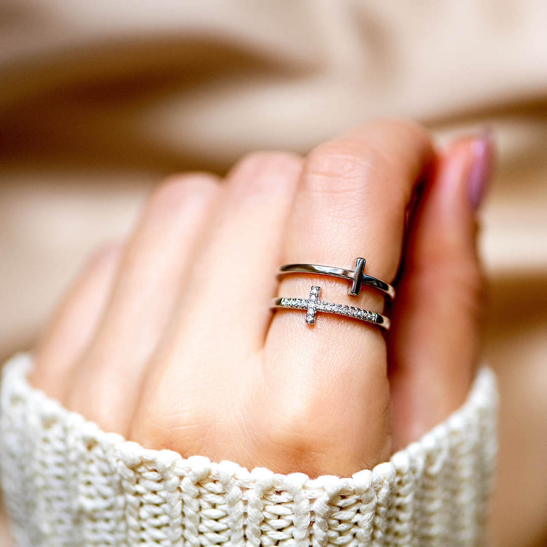 Anillo de doble cruz "Sé fuerte y valiente" 