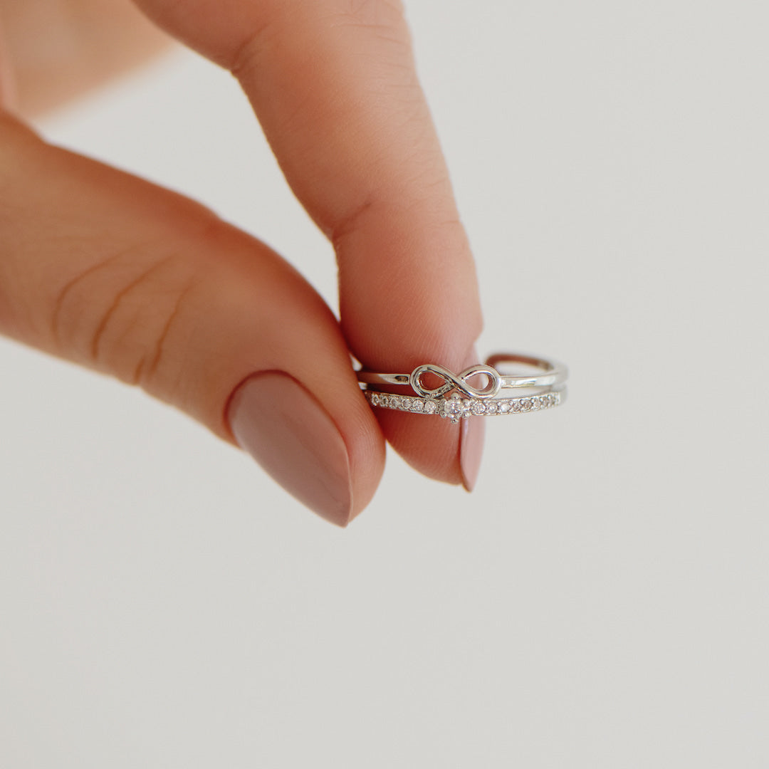 Anillo con gema del infinito 