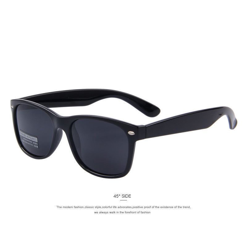 Polarisierte Retro-Sonnenbrille mit Nieten