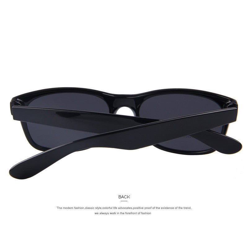 Polarisierte Retro-Sonnenbrille mit Nieten