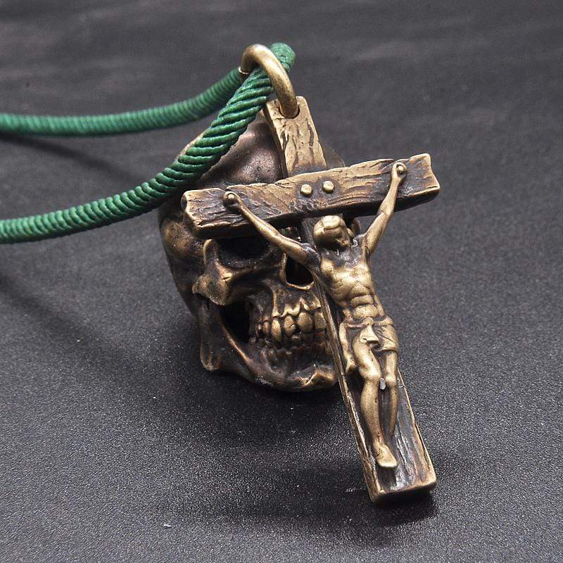 COLGANTE DE LATÓN CON CRUZ DE JESÚS CRÍS