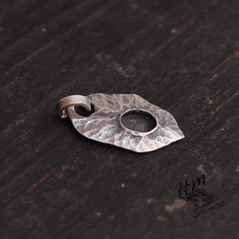 VINTAGE LEAF GEMSTONE SILVER PENDNAT