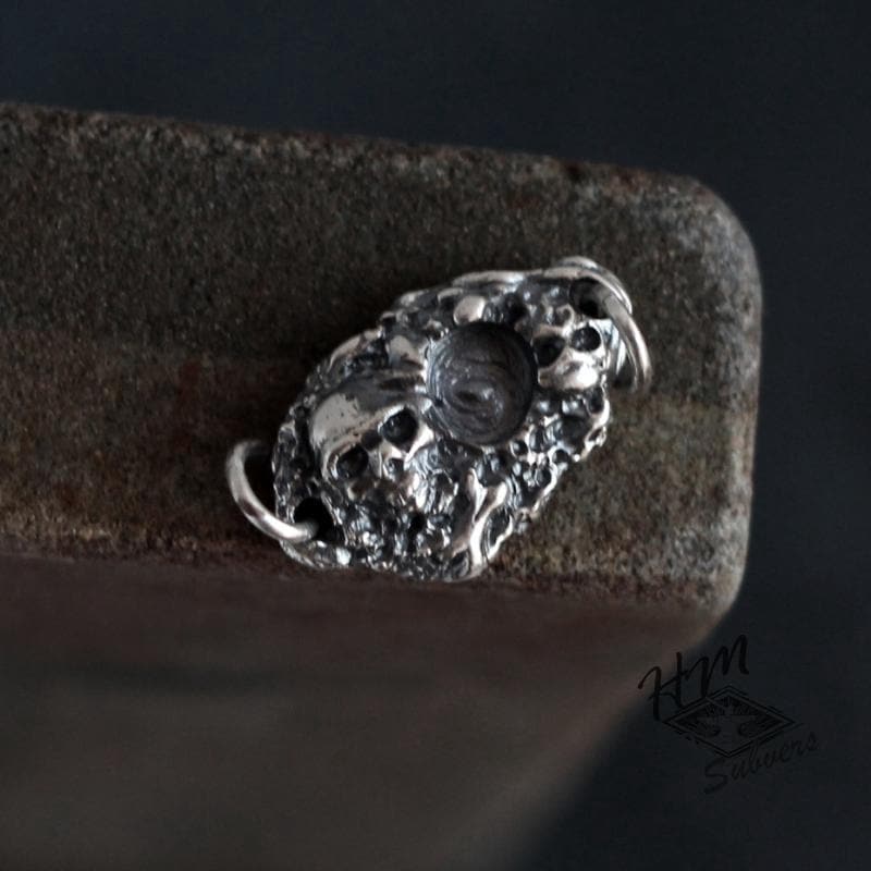 VINTAGE SKULL GEMSTONE SILVER PENDNAT