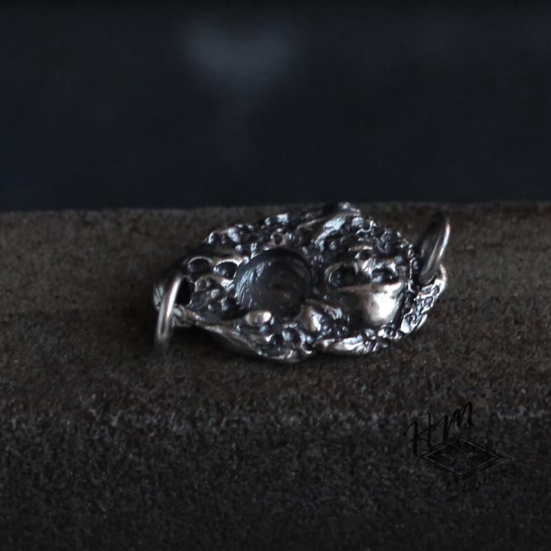 VINTAGE SKULL GEMSTONE SILVER PENDNAT