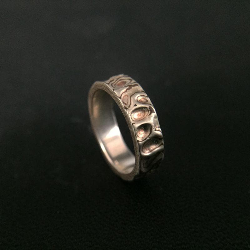 ANILLO DE PLATA ÚNICO HECHO A MANO