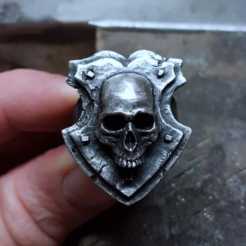 ANILLO DE ACERO INOXIDABLE CON CALAVERA DE MOTOCICLISTA GÓTICA