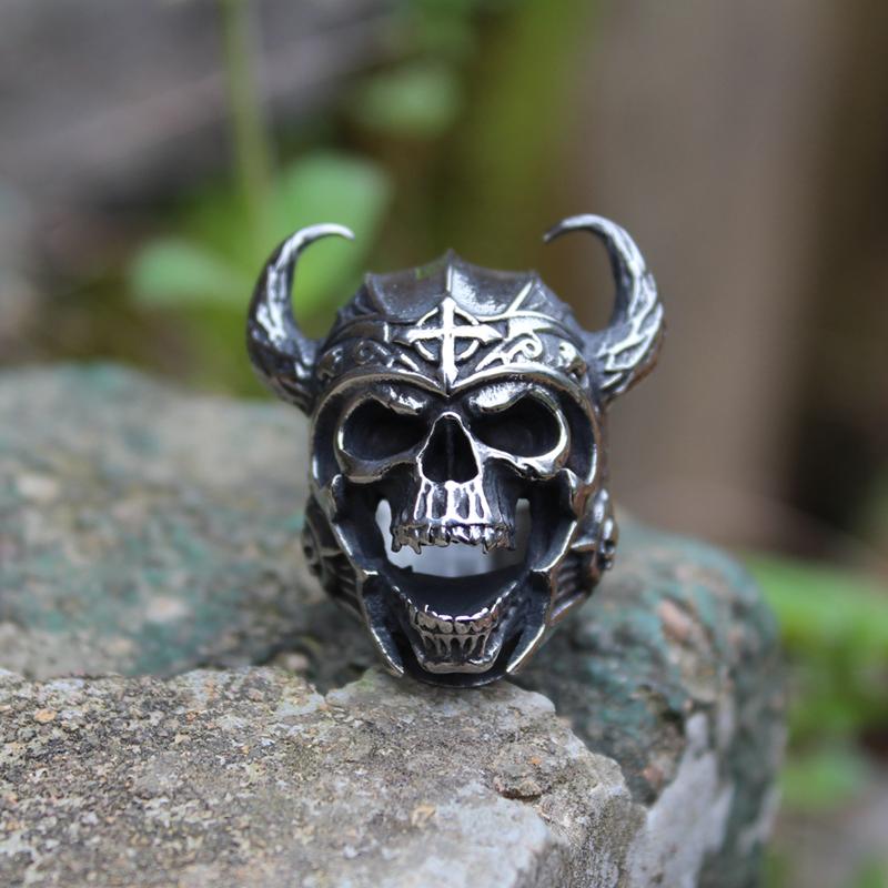 ANILLO DE ACERO INOXIDABLE CON CALAVERA DE SOLDADO DIABLO