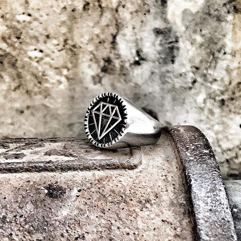MODERNER PENTAGON-RING AUS EDELSTAHL