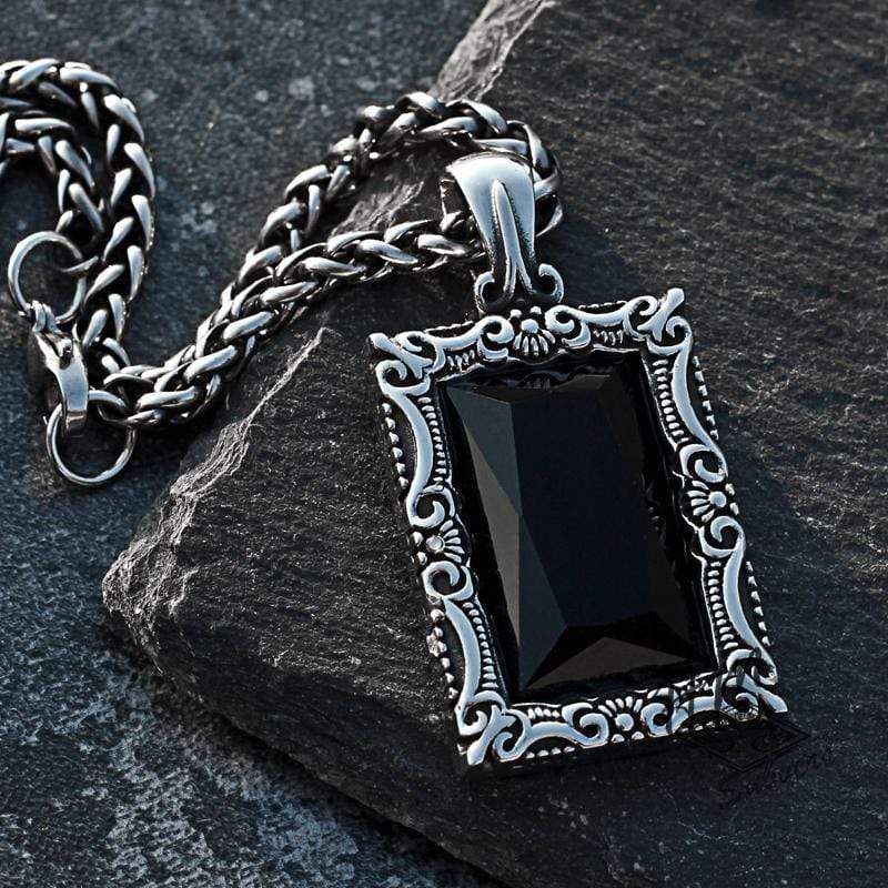 VINTAGE CARVED BLACK GEMSTONE PENDANT