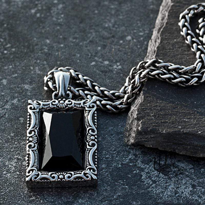 VINTAGE CARVED BLACK GEMSTONE PENDANT