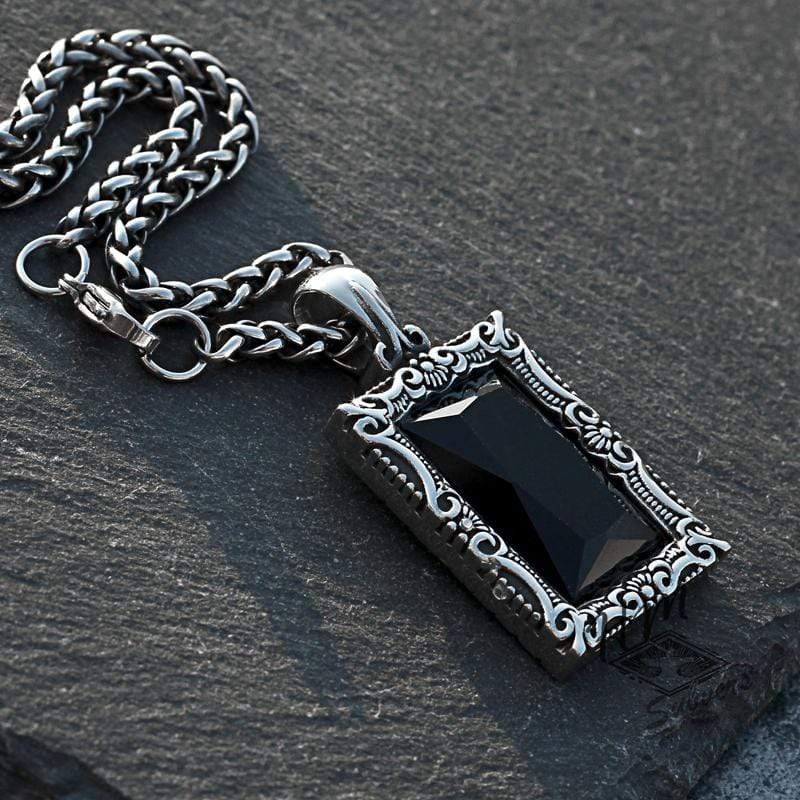 VINTAGE CARVED BLACK GEMSTONE PENDANT