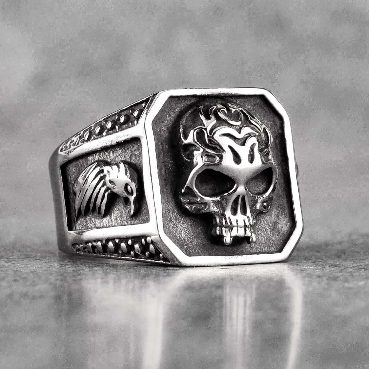 ANILLO PUNK DE ACERO INOXIDABLE CON CALAVERA GÓTICA