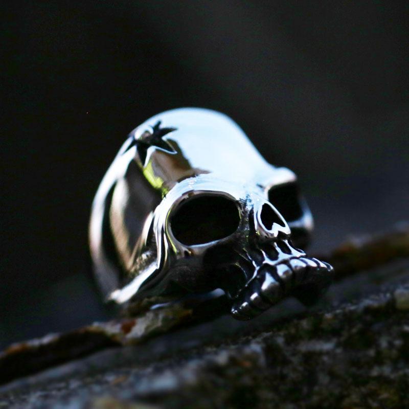 WIKINGER-TOTENKOPF-RING AUS EDELSTAHL