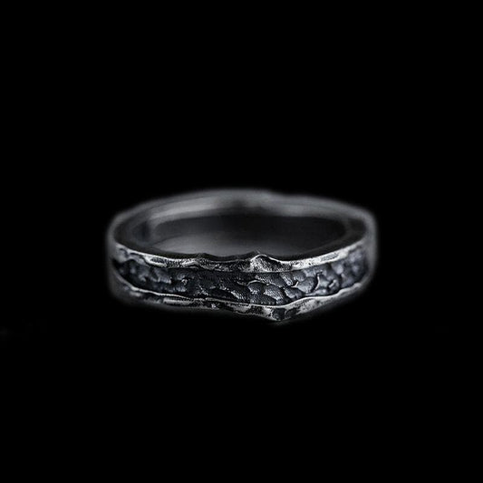 ANILLO DE ACERO INOXIDABLE CON PATRÓN ABISMO
