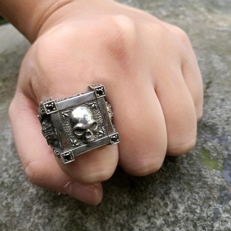 ANILLO DE CALAVERA DE ACERO INOXIDABLE CON MOTORISTA GÓTICO