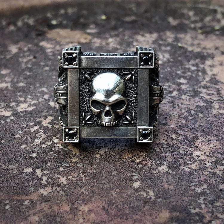 ANILLO DE CALAVERA DE ACERO INOXIDABLE CON MOTORISTA GÓTICO