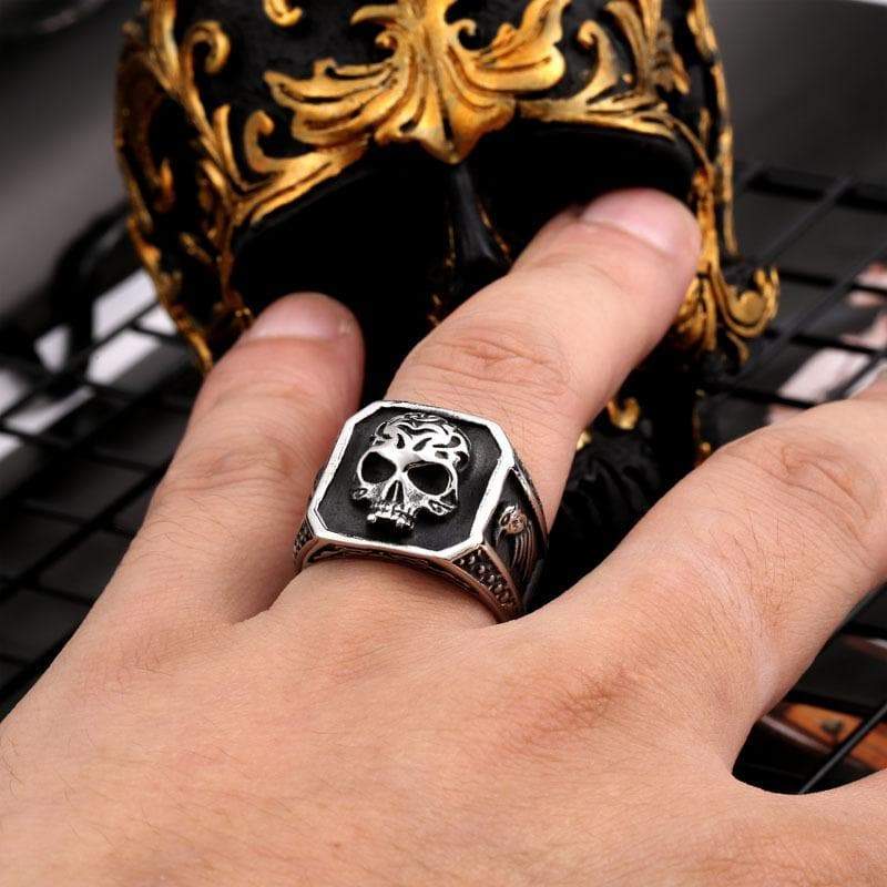 ANILLO PUNK DE ACERO INOXIDABLE CON CALAVERA GÓTICA