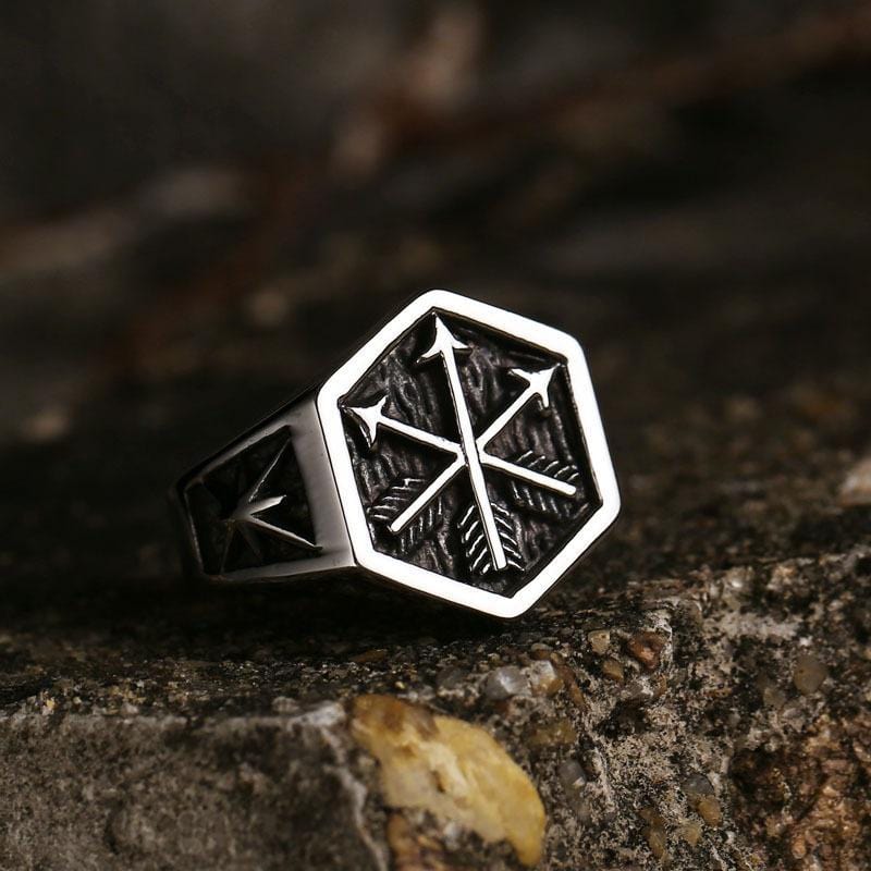 EDELSTAHLRING MIT SECHSECKIGEN PFEILEN