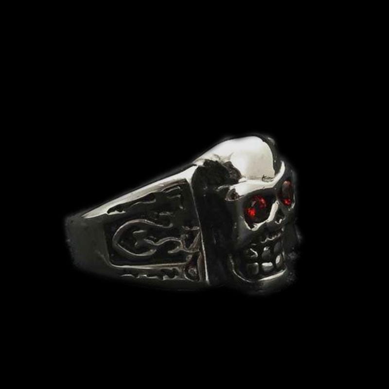 ANILLO DE ACERO INOXIDABLE CON CALAVERA DE OJOS ROJOS Y PUNK