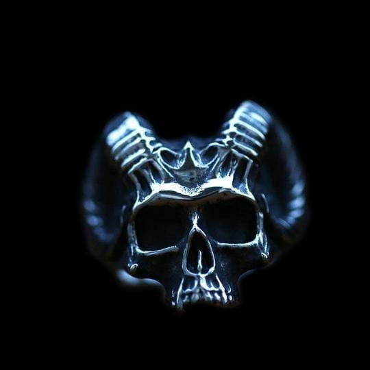 ANILLO DE ACERO INOXIDABLE CON CALAVERA DE CUERNO DE OVEJA PUNK