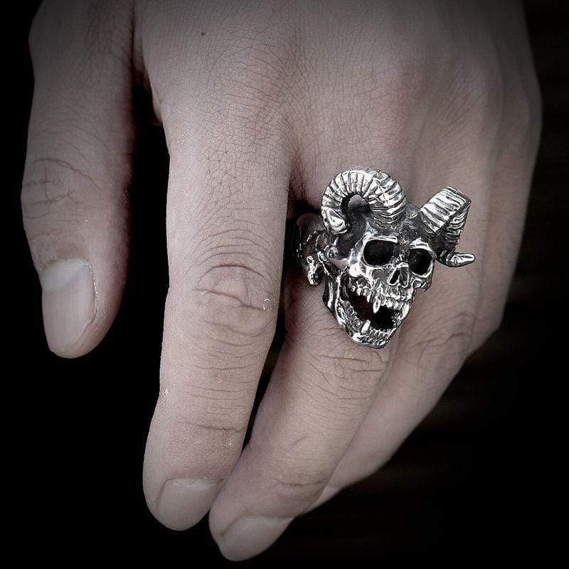 ANILLO DE ACERO INOXIDABLE CON CALAVERA DEL DIABLO SATANÁS