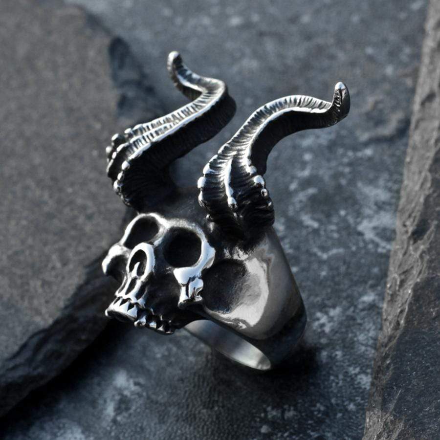 ANILLO DE ACERO INOXIDABLE CON CUERNO DE CALAVERA