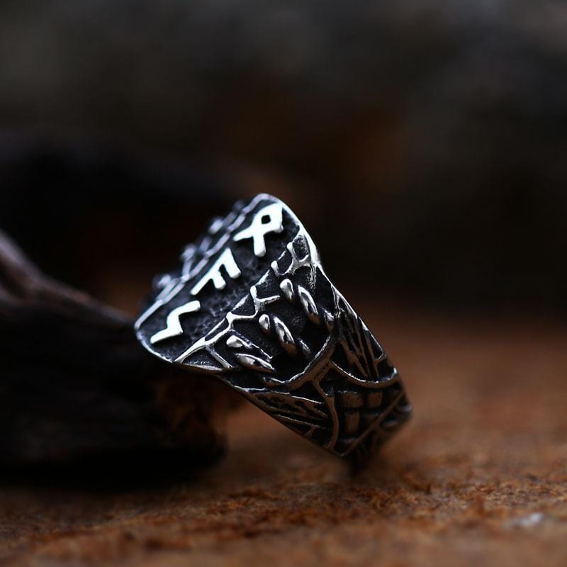 ANILLO DE ACERO INOXIDABLE CON LETRA VIKINGA