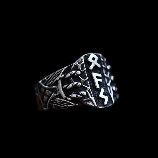 ANILLO DE ACERO INOXIDABLE CON LETRA VIKINGA