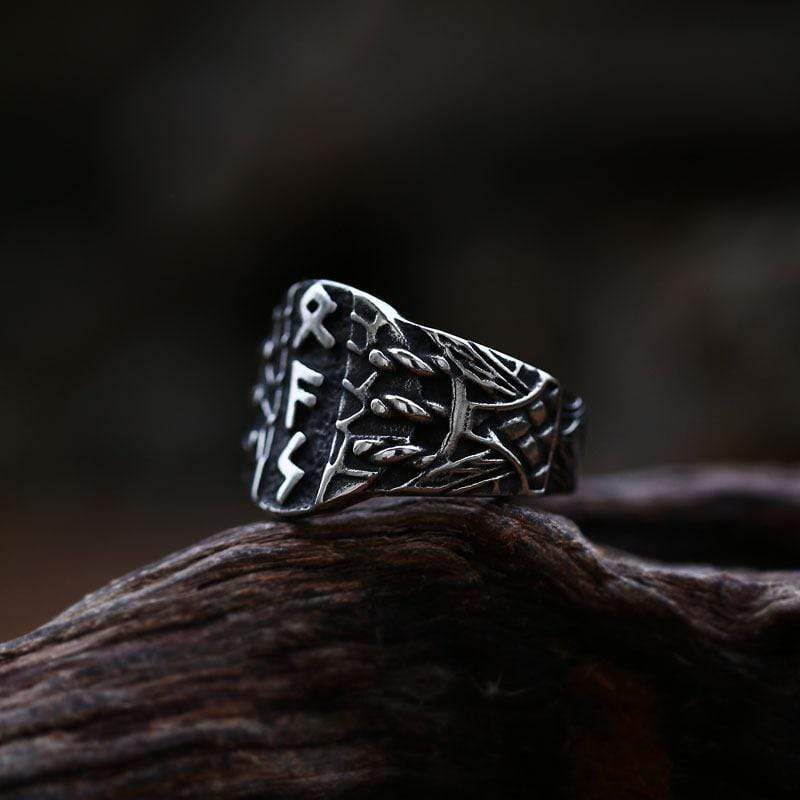 RING AUS EDELSTAHL MIT WIKINGERBUCHSTABEN